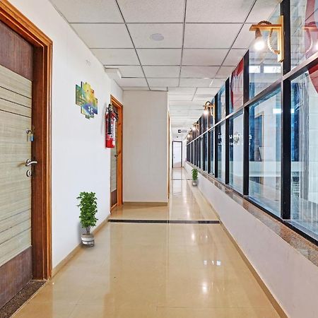 Hotel Solitaire, Best Luxurious Hotel Ac Rooms In สุรัต ภายนอก รูปภาพ