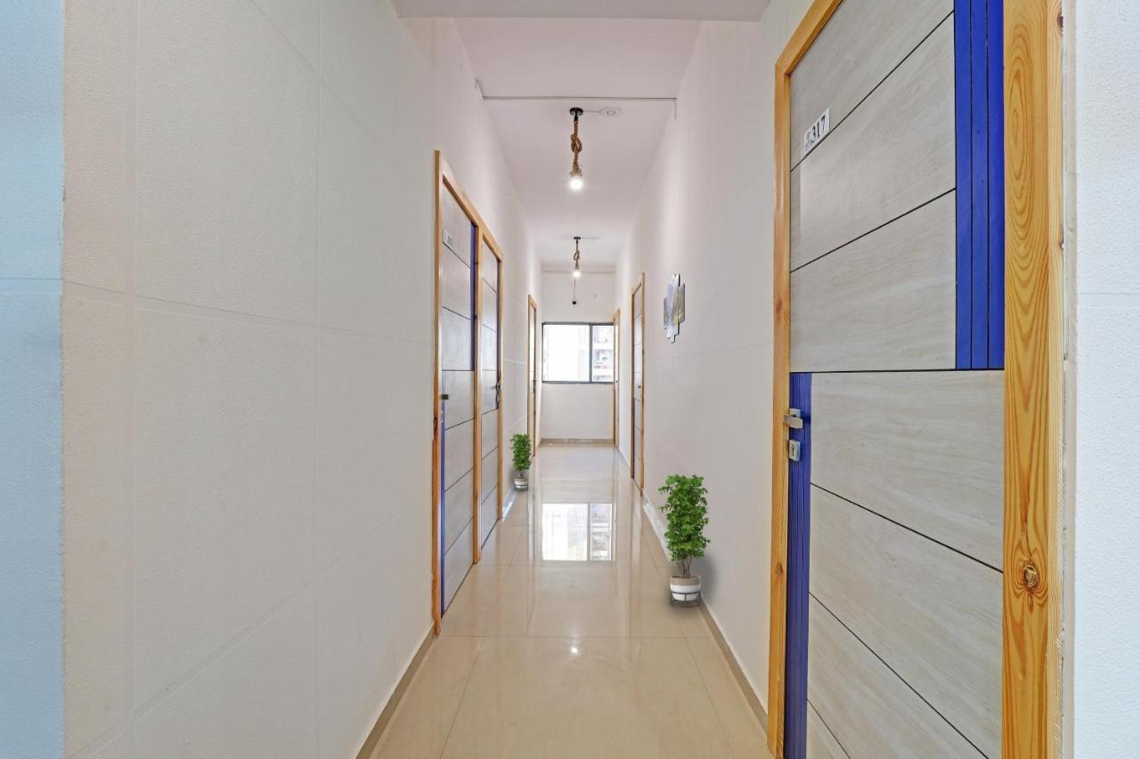 Hotel Solitaire, Best Luxurious Hotel Ac Rooms In สุรัต ภายนอก รูปภาพ