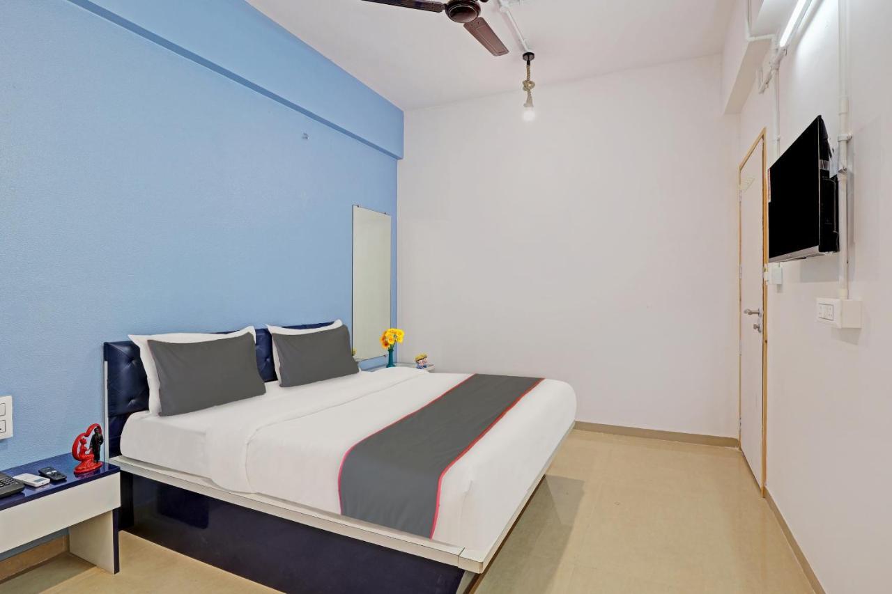 Hotel Solitaire, Best Luxurious Hotel Ac Rooms In สุรัต ภายนอก รูปภาพ