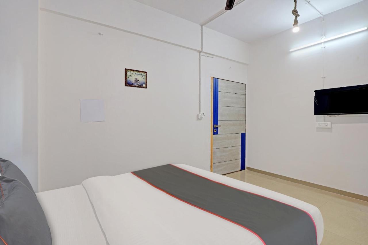 Hotel Solitaire, Best Luxurious Hotel Ac Rooms In สุรัต ภายนอก รูปภาพ
