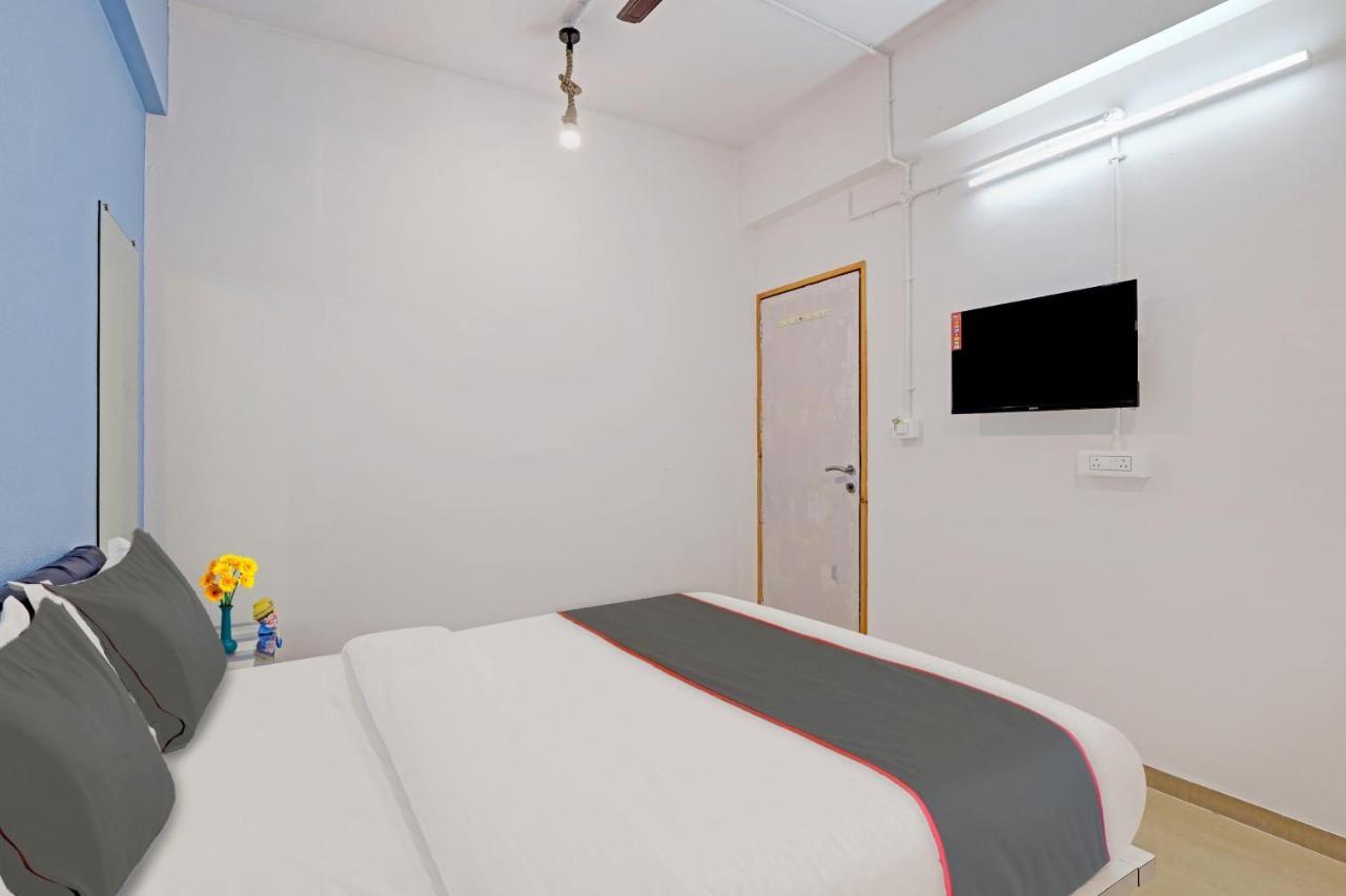 Hotel Solitaire, Best Luxurious Hotel Ac Rooms In สุรัต ภายนอก รูปภาพ
