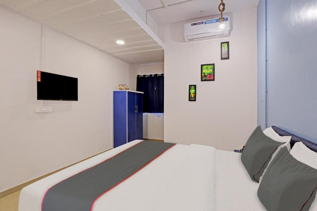 Hotel Solitaire, Best Luxurious Hotel Ac Rooms In สุรัต ภายนอก รูปภาพ